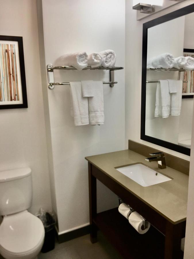 Wingate By Wyndham Jfk Airport, Far Rockaway Ny Hotell New York Exteriör bild